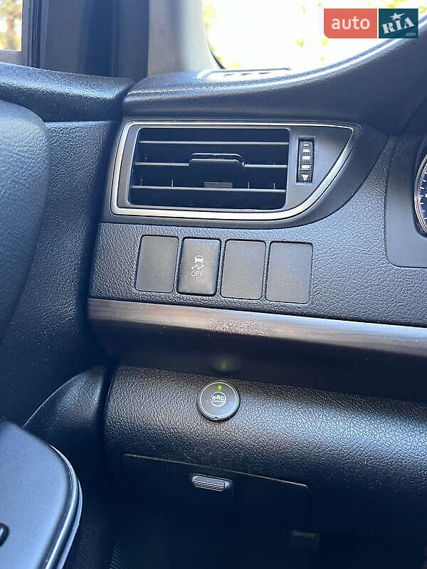 Седан Toyota Camry 2016 в Киеве