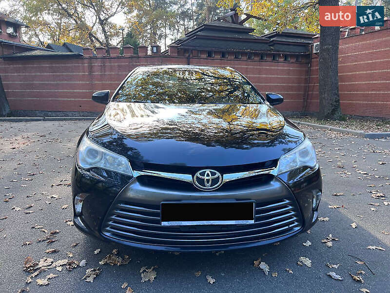 Седан Toyota Camry 2016 в Киеве