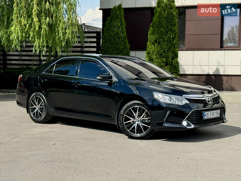Седан Toyota Camry 2017 в Дніпрі