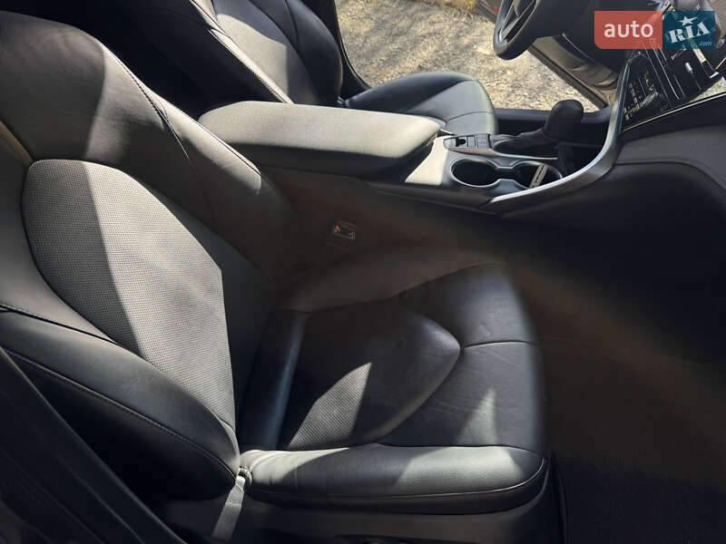 Седан Toyota Camry 2021 в Киеве