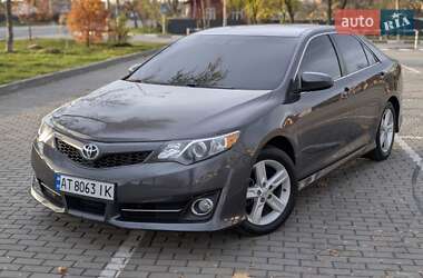 Седан Toyota Camry 2014 в Коломые