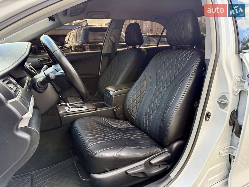 Седан Toyota Camry 2015 в Харкові