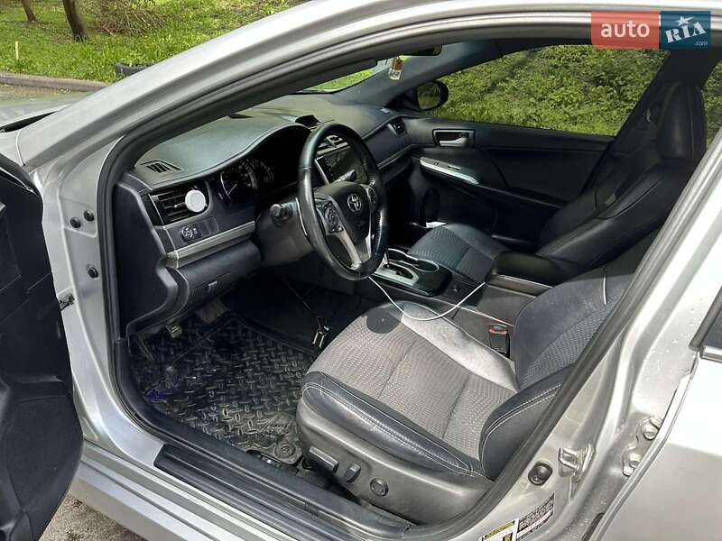 Седан Toyota Camry 2014 в Киеве