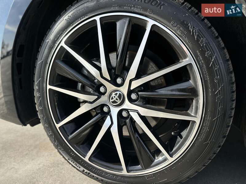 Седан Toyota Camry 2024 в Киеве