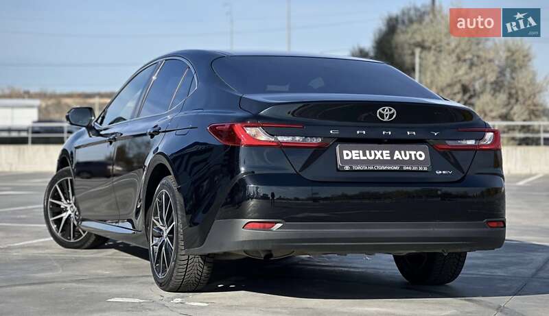 Седан Toyota Camry 2024 в Киеве