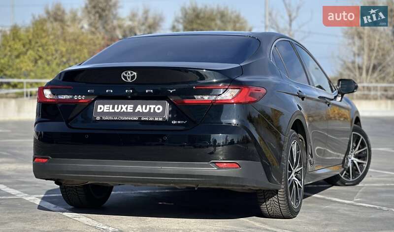 Седан Toyota Camry 2024 в Киеве