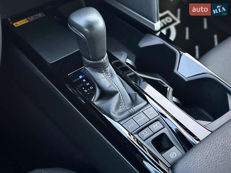 Седан Toyota Camry 2024 в Киеве