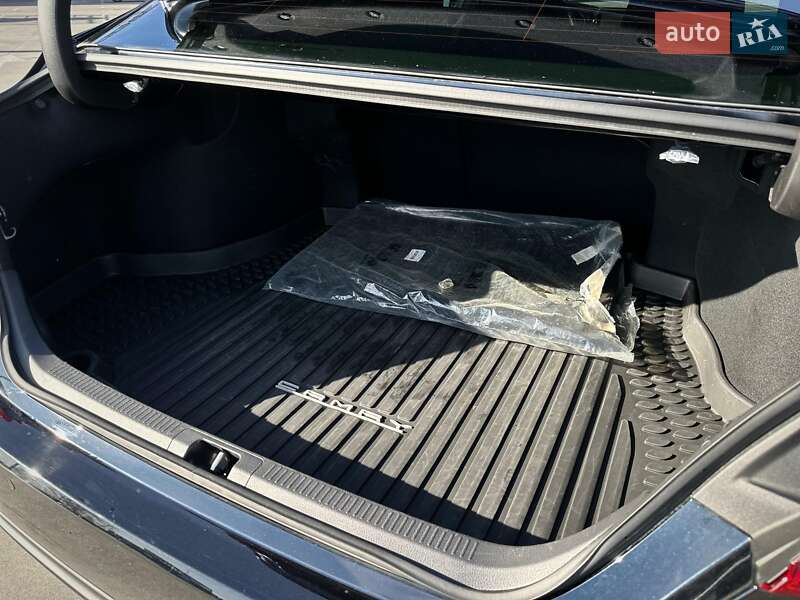 Седан Toyota Camry 2024 в Киеве