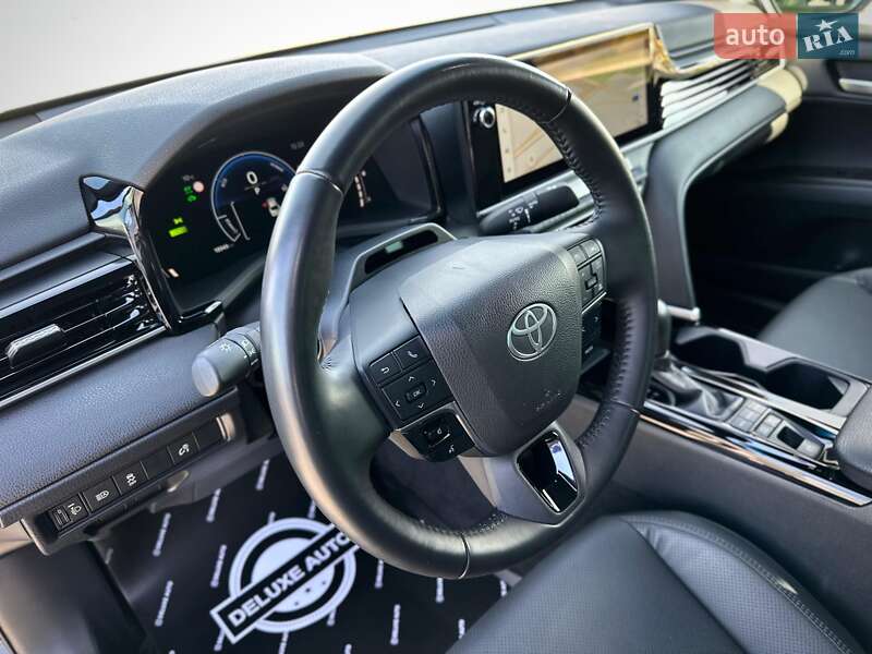 Седан Toyota Camry 2024 в Киеве
