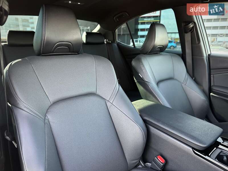 Седан Toyota Camry 2024 в Киеве