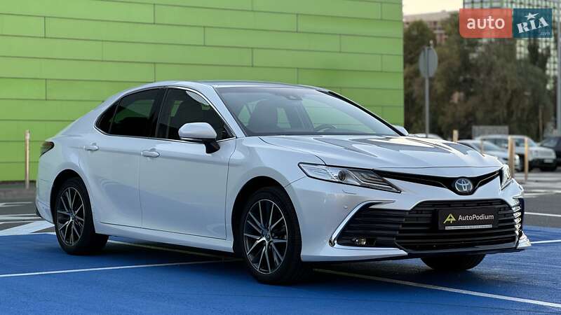 Седан Toyota Camry 2021 в Киеве