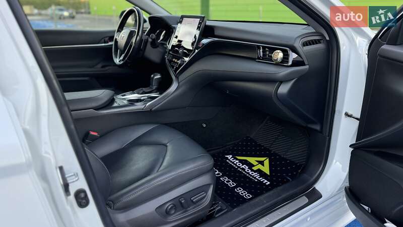 Седан Toyota Camry 2021 в Киеве