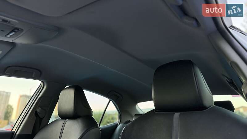 Седан Toyota Camry 2021 в Киеве