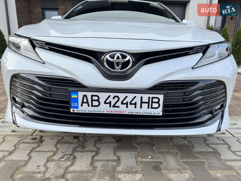 Седан Toyota Camry 2017 в Чернівцях