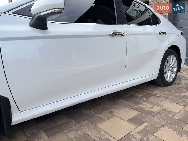 Седан Toyota Camry 2017 в Чернівцях