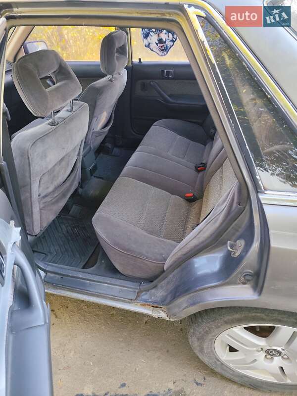 Седан Toyota Camry 1989 в Рівному