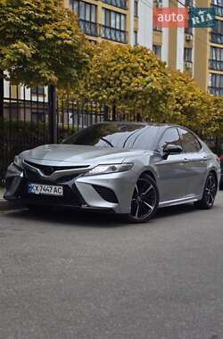 Седан Toyota Camry 2019 в Києві