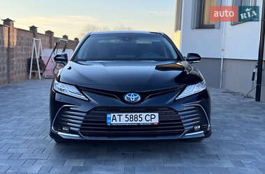 Седан Toyota Camry 2023 в Рівному