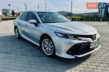 Седан Toyota Camry 2020 в Хусті