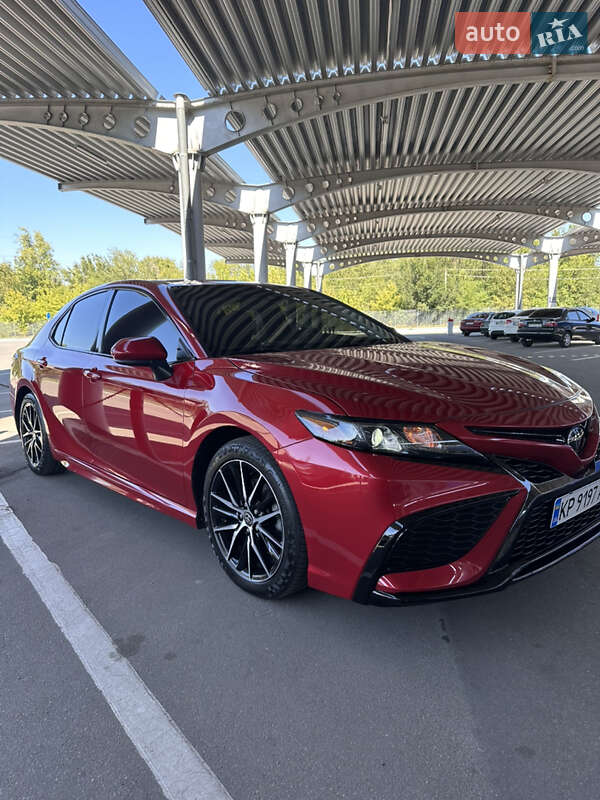 Седан Toyota Camry 2021 в Запорожье