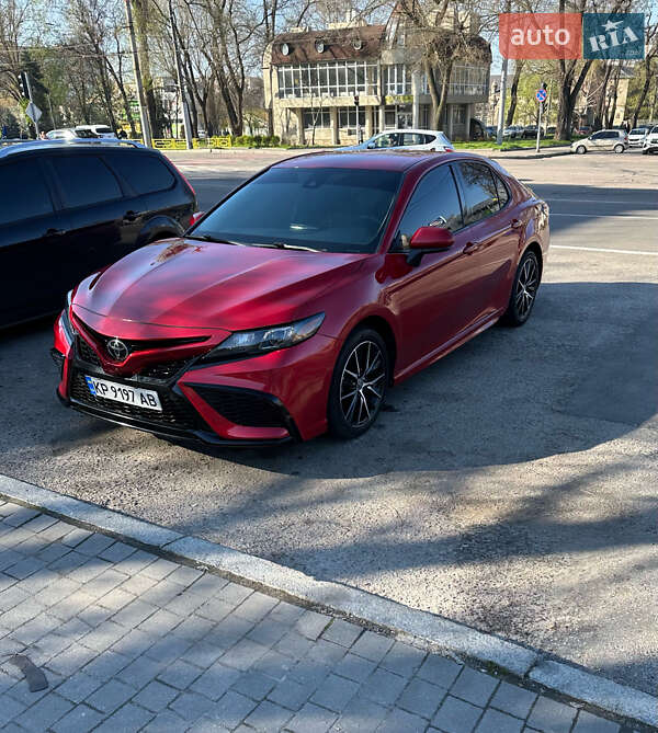 Седан Toyota Camry 2021 в Запорожье