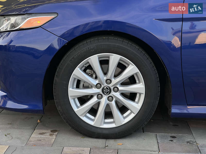 Седан Toyota Camry 2018 в Киеве