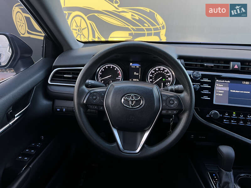 Седан Toyota Camry 2018 в Киеве