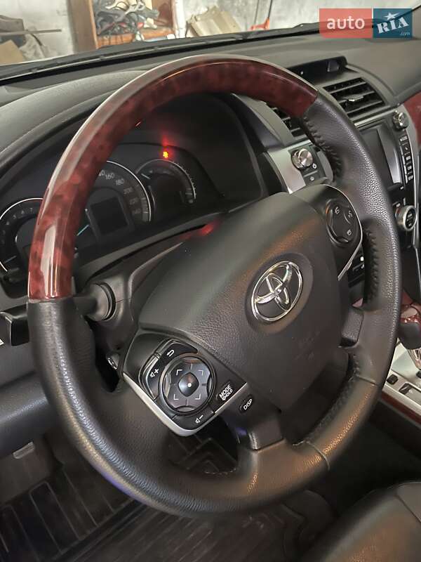 Седан Toyota Camry 2013 в Харькове