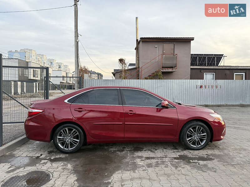 Седан Toyota Camry 2016 в Киеве