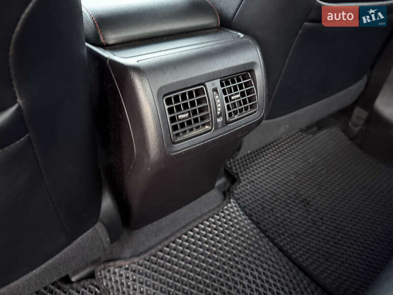 Седан Toyota Camry 2016 в Киеве