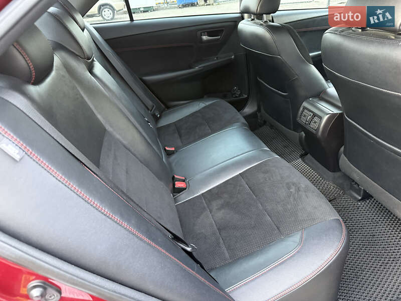 Седан Toyota Camry 2016 в Киеве