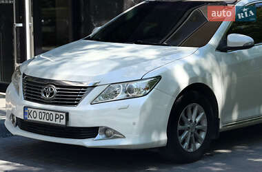 Седан Toyota Camry 2012 в Ужгороде