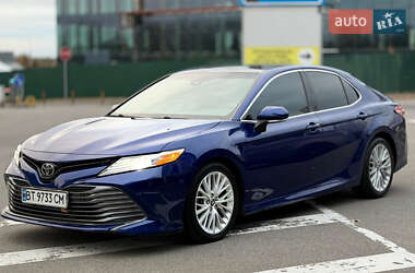 Седан Toyota Camry 2017 в Києві