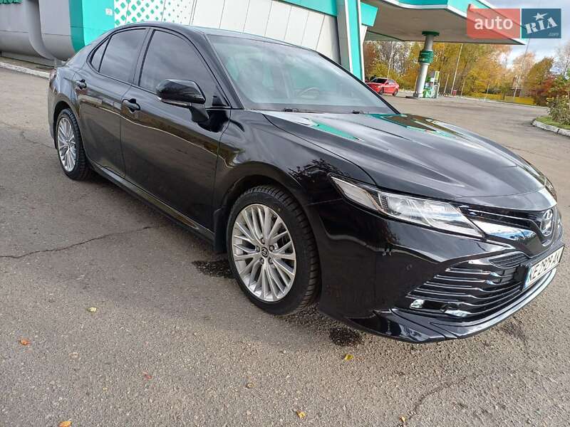 Седан Toyota Camry 2020 в Павлограде