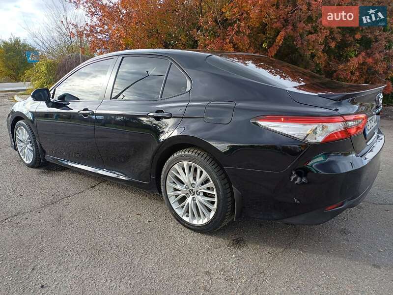 Седан Toyota Camry 2020 в Павлограде