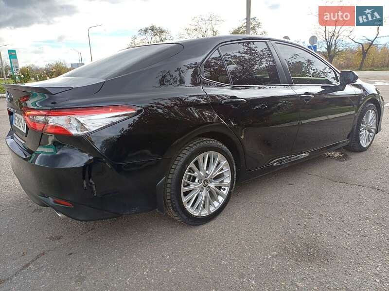 Седан Toyota Camry 2020 в Павлограде