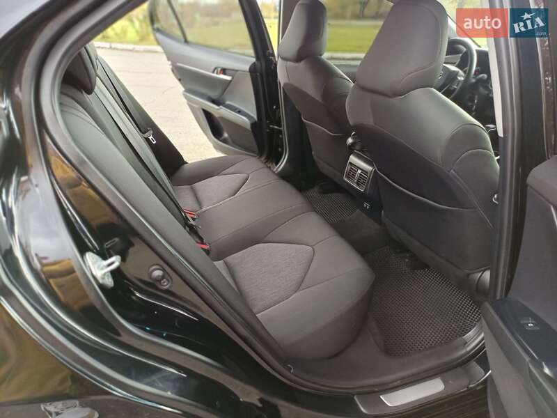 Седан Toyota Camry 2020 в Павлограде