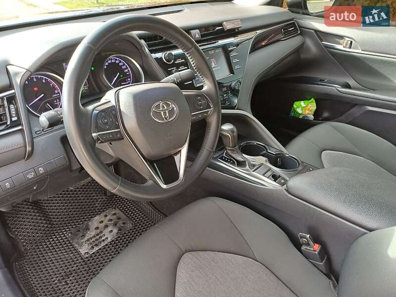 Седан Toyota Camry 2020 в Павлограде
