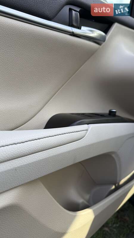 Седан Toyota Camry 2021 в Днепре