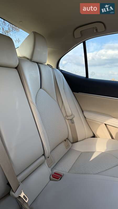 Седан Toyota Camry 2021 в Днепре