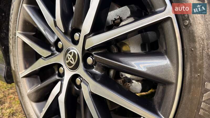 Седан Toyota Camry 2021 в Днепре