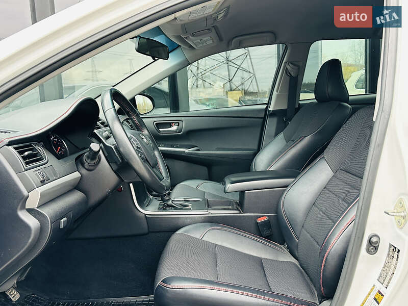 Седан Toyota Camry 2017 в Харькове