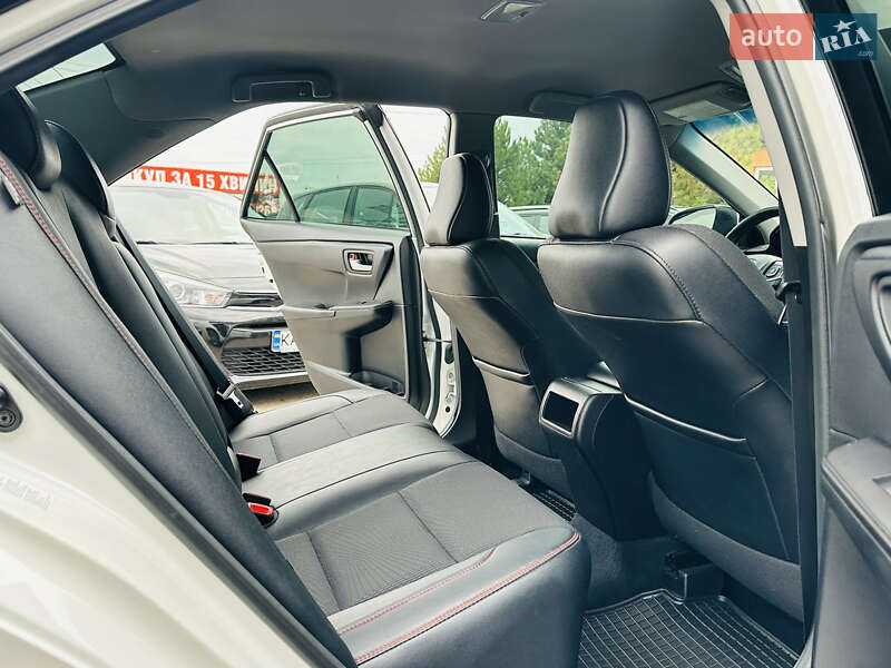 Седан Toyota Camry 2017 в Харькове