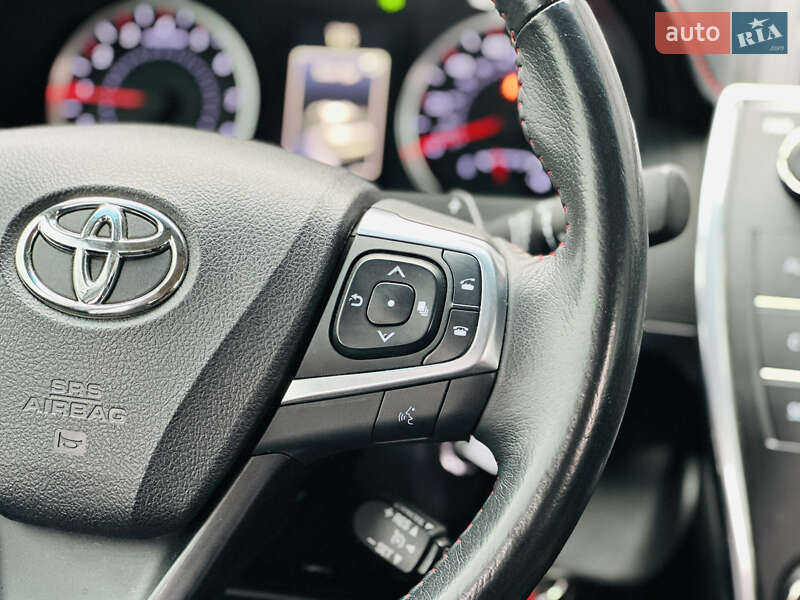 Седан Toyota Camry 2017 в Харькове