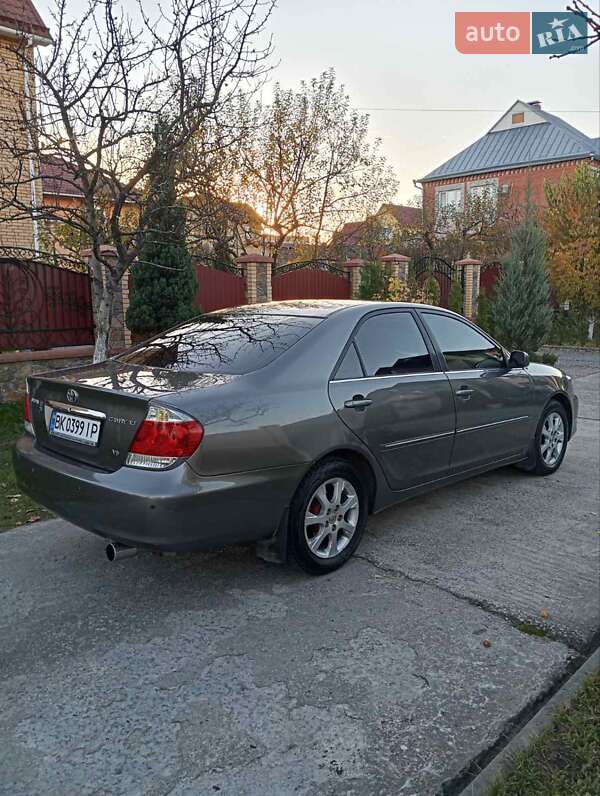 Седан Toyota Camry 2005 в Вараше фото 4 Седан Toyota Camry 2005 в Вараше