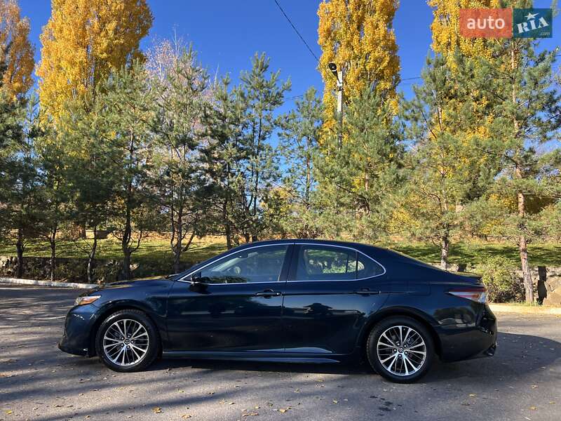 Седан Toyota Camry 2017 в Кременчуці