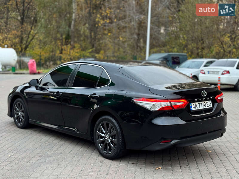Седан Toyota Camry 2017 в Києві
