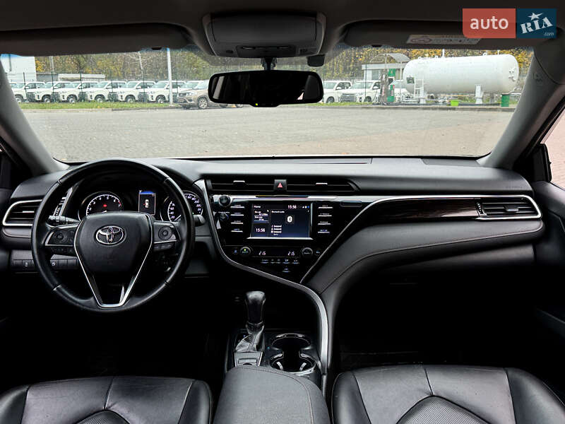 Седан Toyota Camry 2017 в Києві