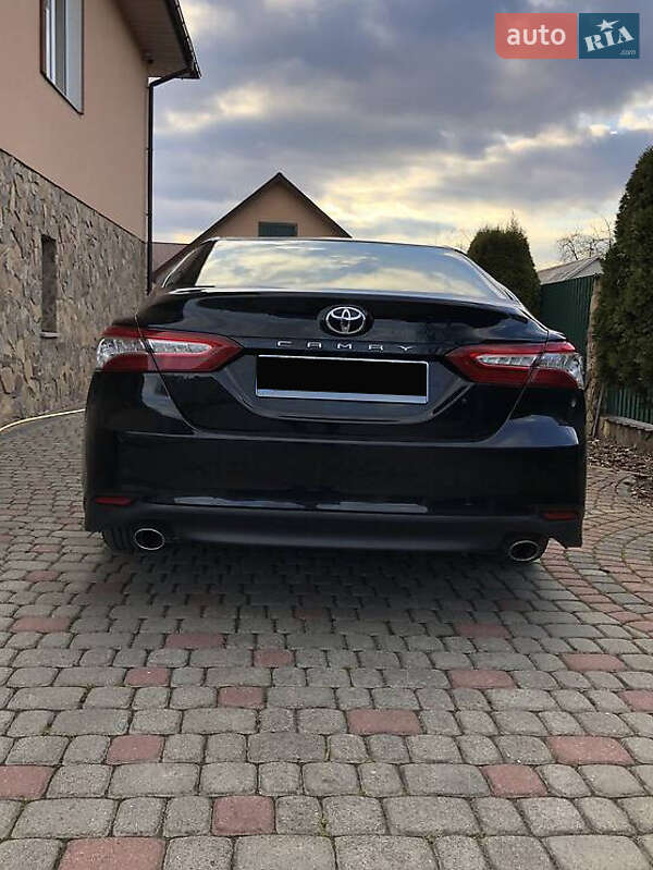 Седан Toyota Camry 2017 в Красном фото 6 Седан Toyota Camry 2017 в Красном