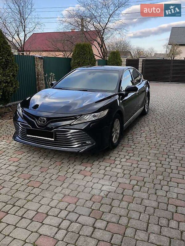 Седан Toyota Camry 2017 в Красном фото 3 Седан Toyota Camry 2017 в Красном